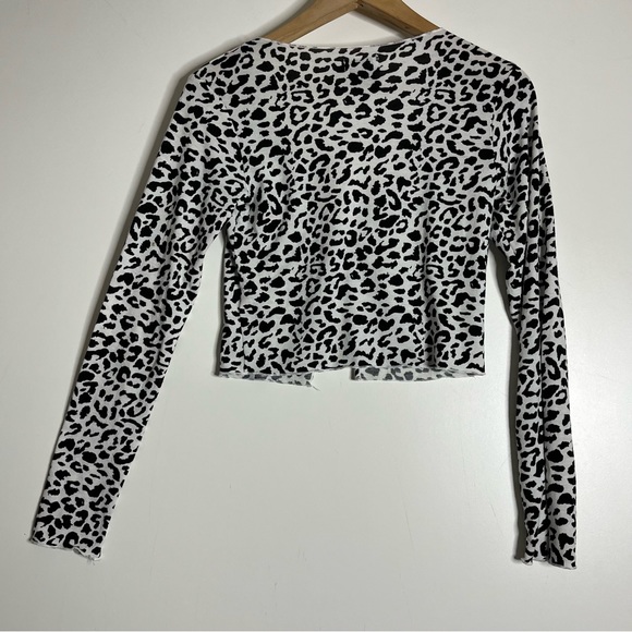 Princess Polly white leopard print tie front lounge sleeve crop top - Picture 6 of 6